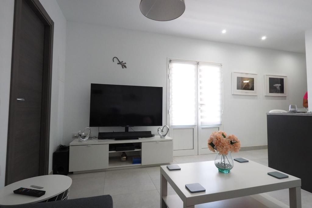 Private Apartment With Mountain And Sea Views, La Asomada, Lanzarote Tías Extérieur photo